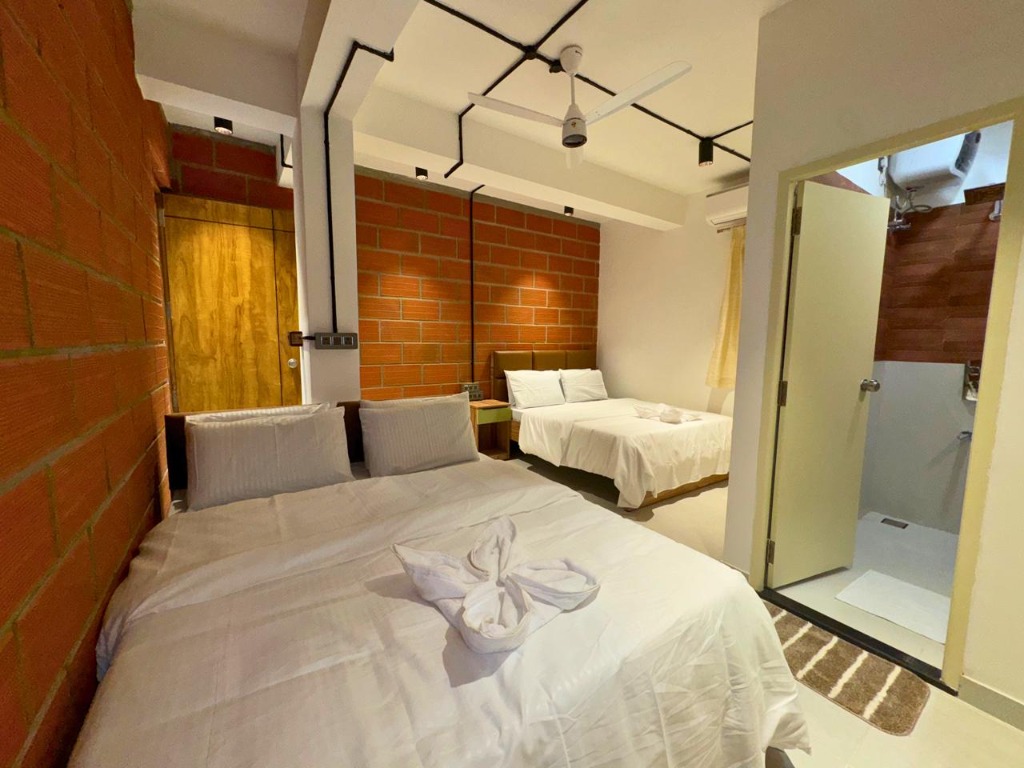 Twin Double Beds Suite Layout